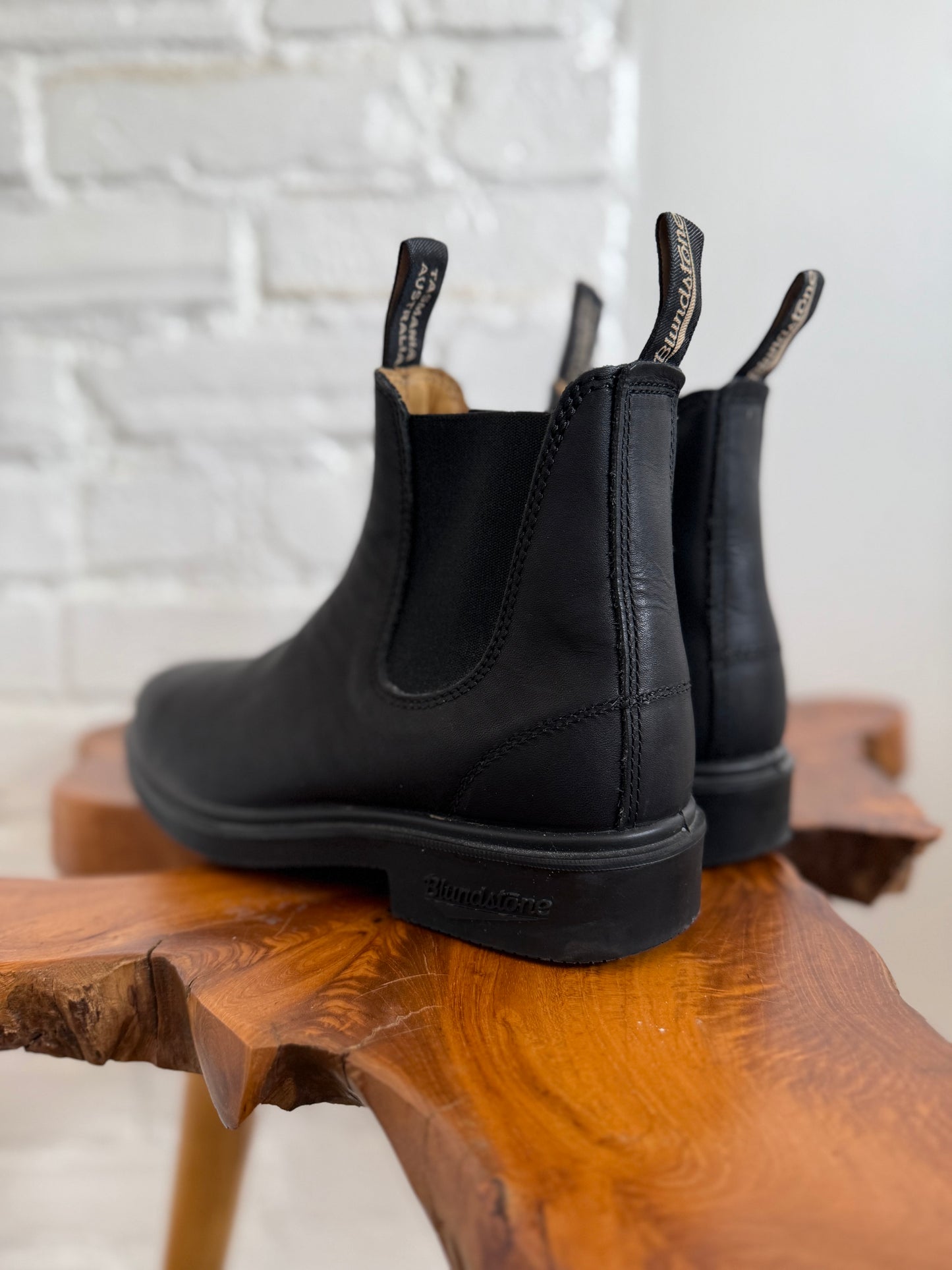 NEW Blundstone Chelsea Black Boot - Size 9 Women's
