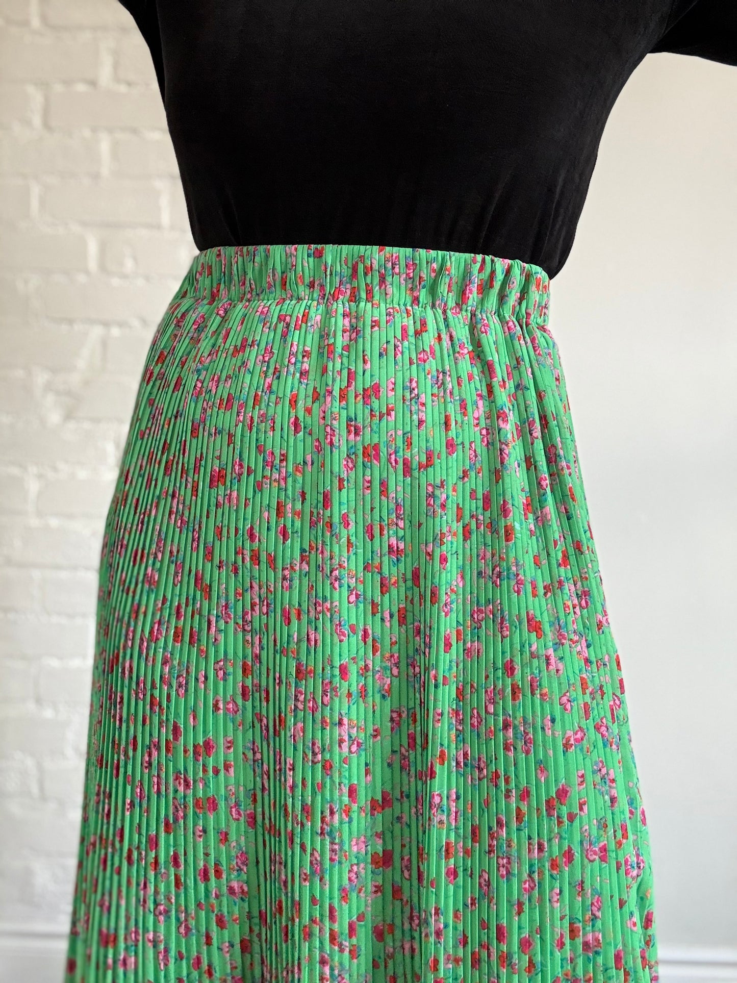 Country Floral Pleated Skirt - Sz. M