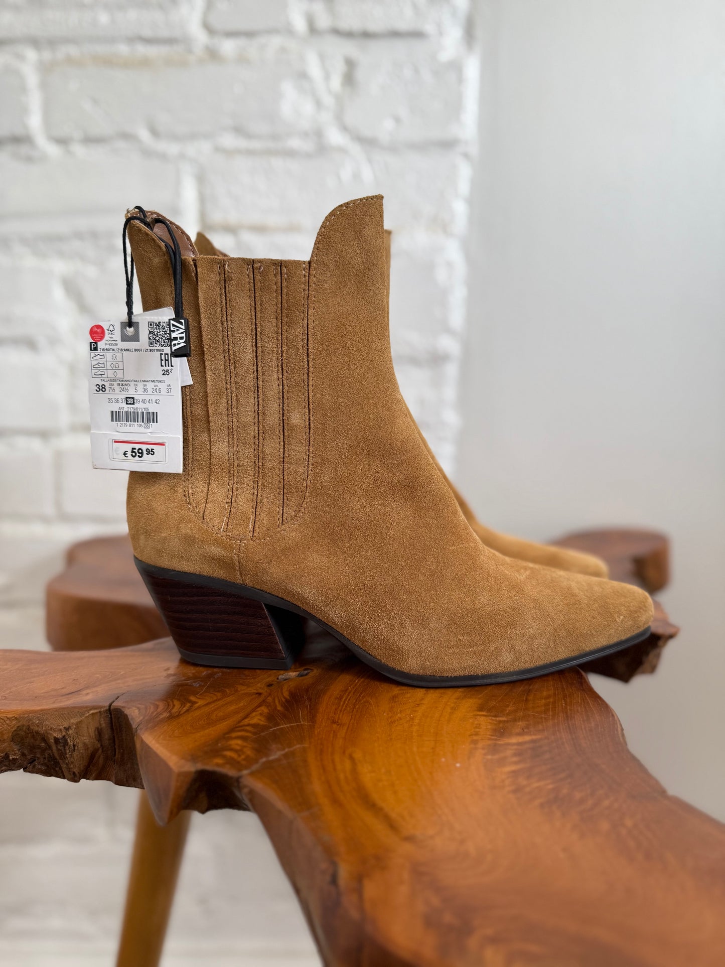 NEW Zara Suede Boots - Size 7.5 Womens