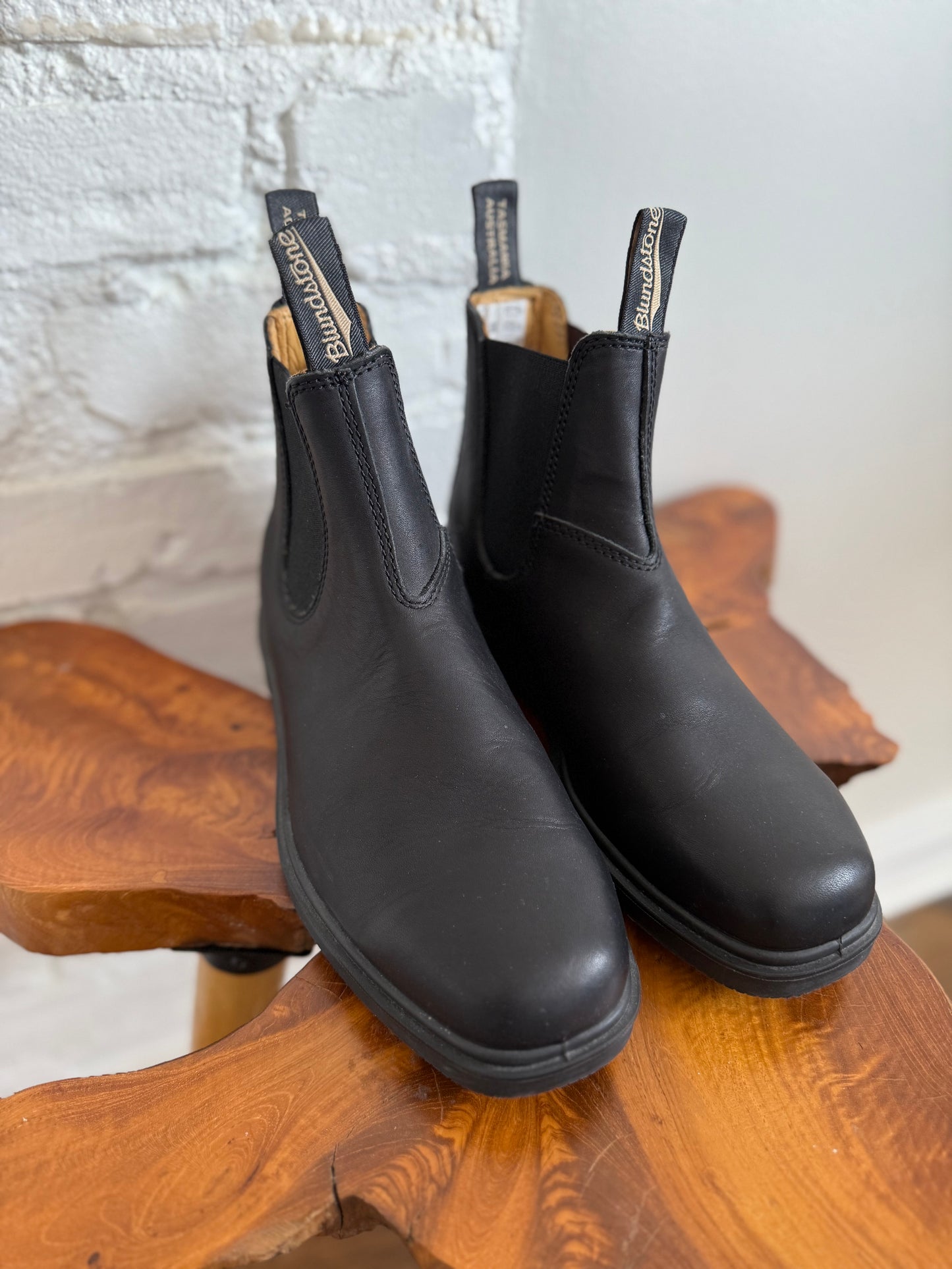 NEW Blundstone Chelsea Black Boot - Size 9 Women's