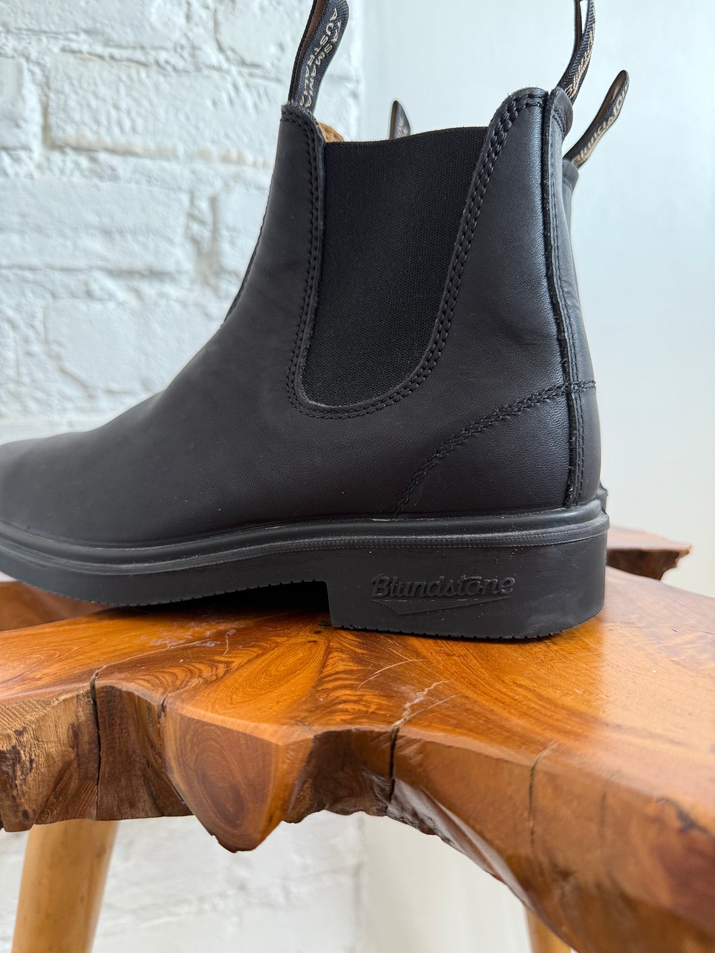 NEW Blundstone Chelsea Black Boot - Size 9 Women's