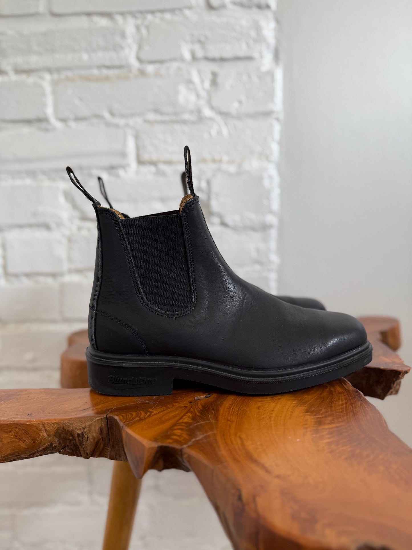 NEW Blundstone Chelsea Black Boot - Size 9 Women's