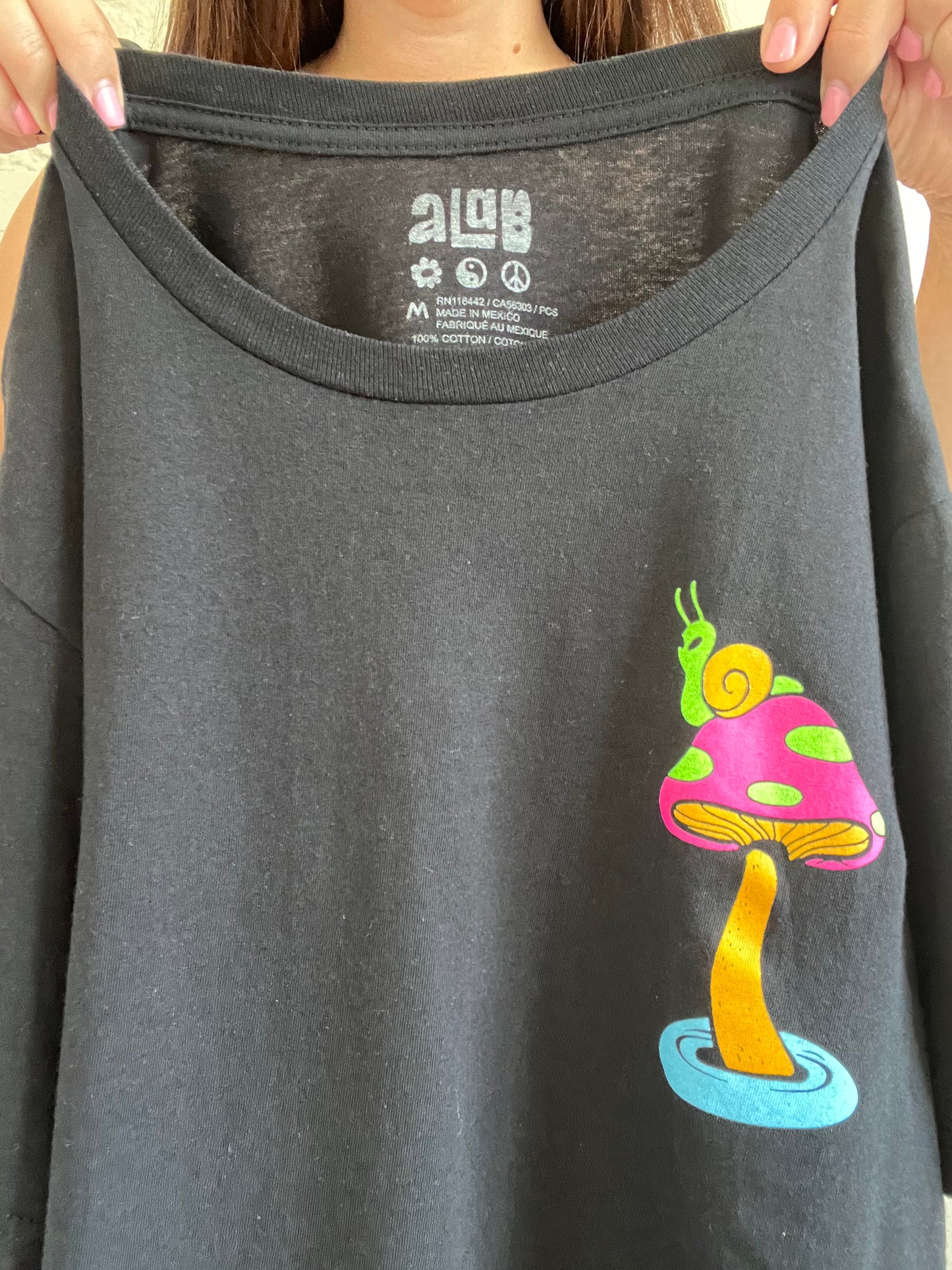 Psychedelic Mushroom T-shirt - M