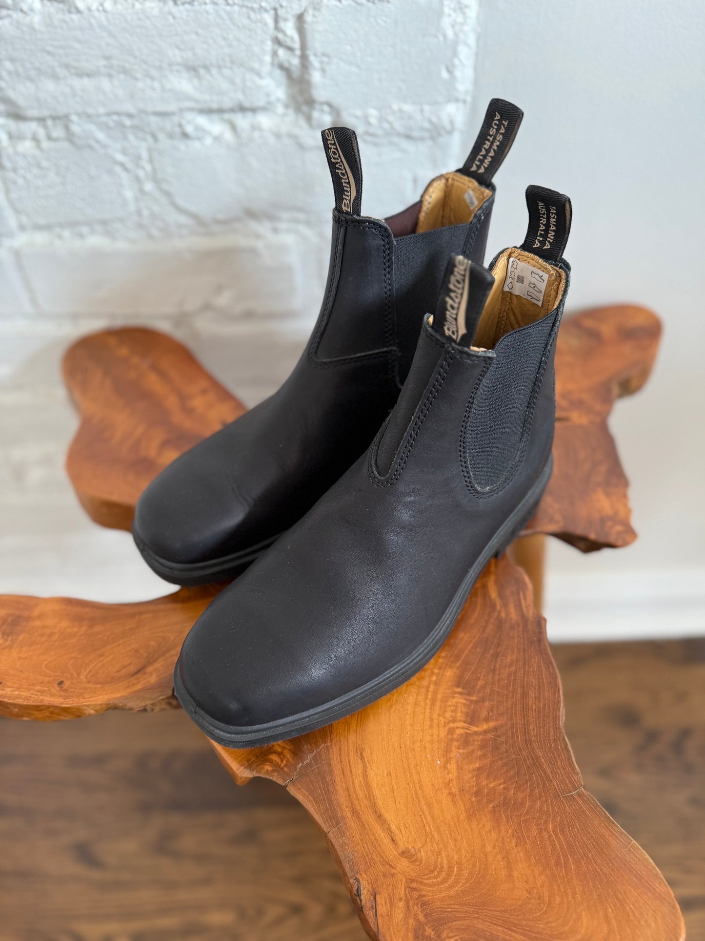 NEW Blundstone Chelsea Black Boot - Size 9 Women's