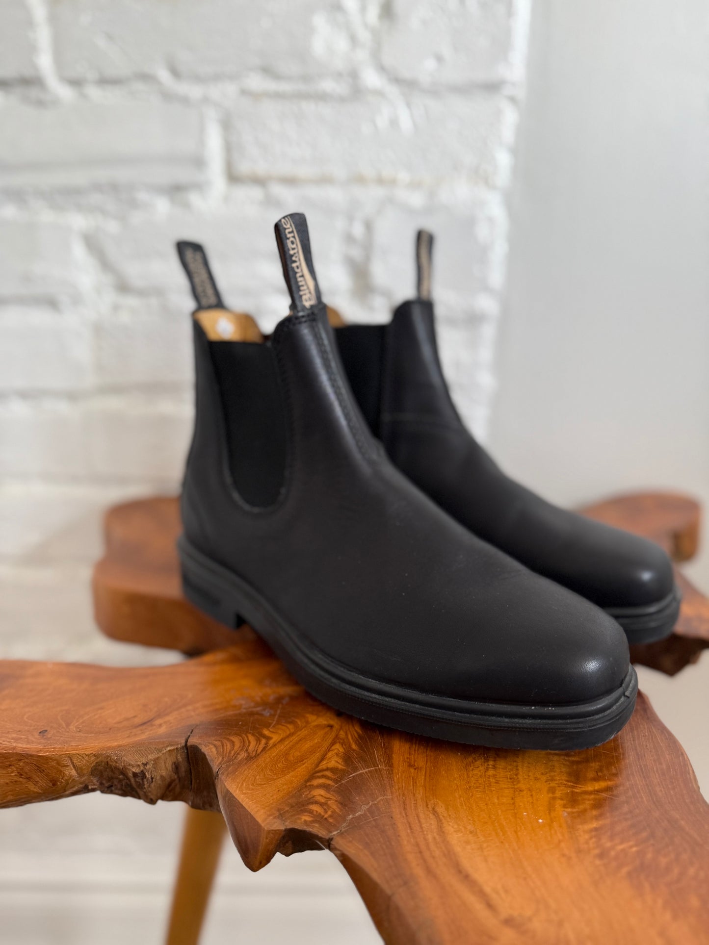 NEW Blundstone Chelsea Black Boot - Size 9 Women's
