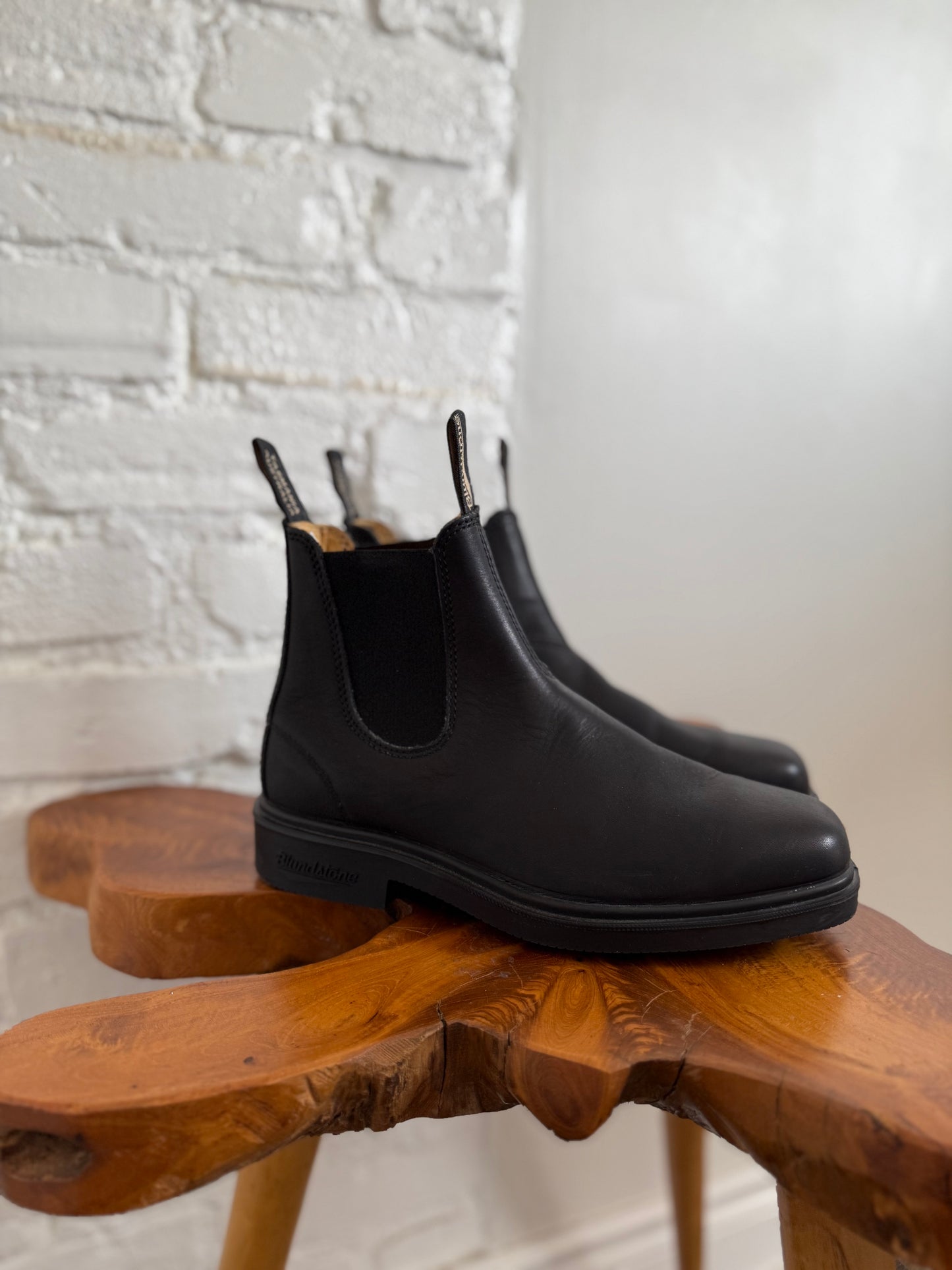 NEW Blundstone Chelsea Black Boot - Size 9 Women's