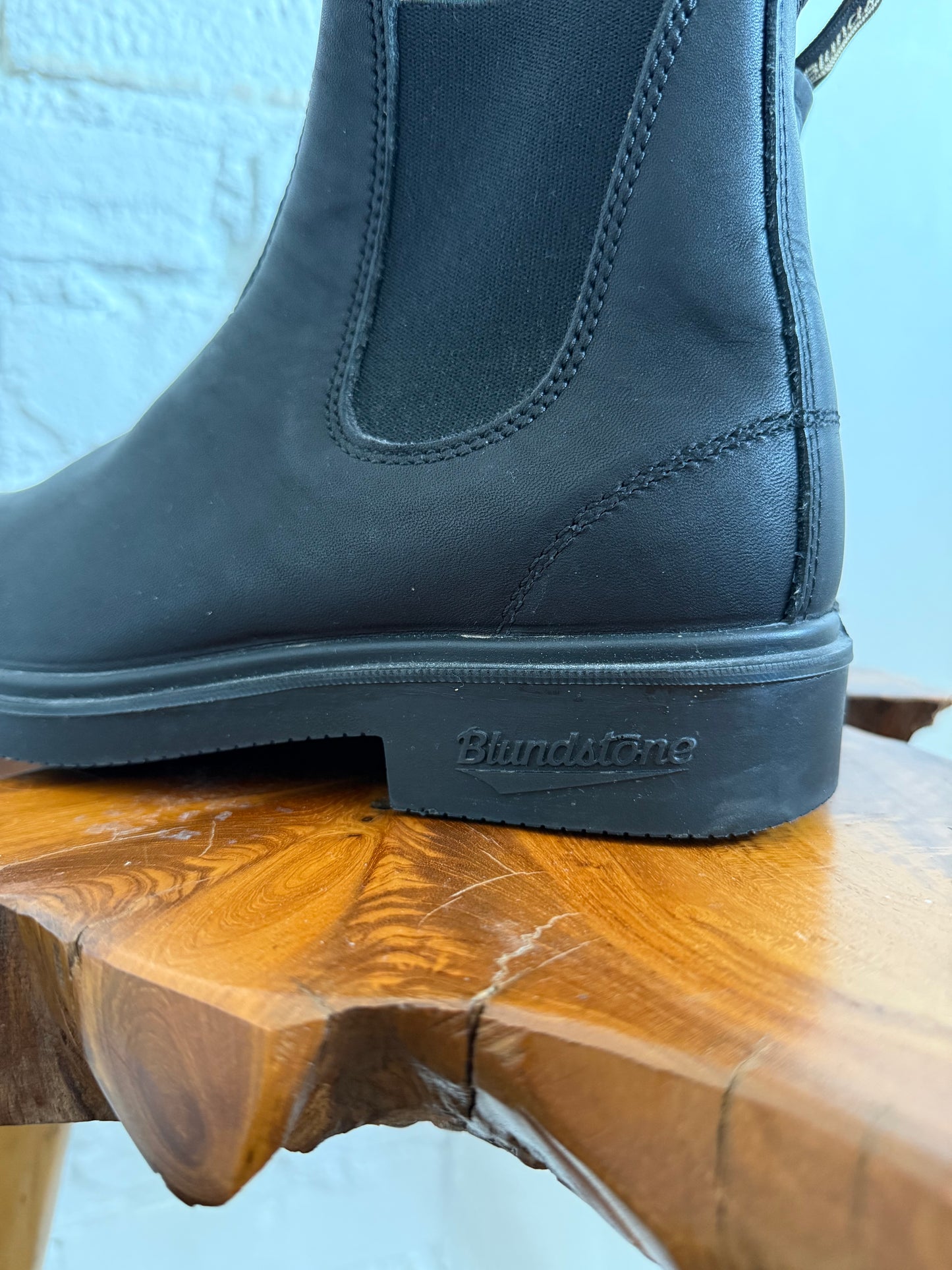 NEW Blundstone Chelsea Black Boot - Size 9 Women's