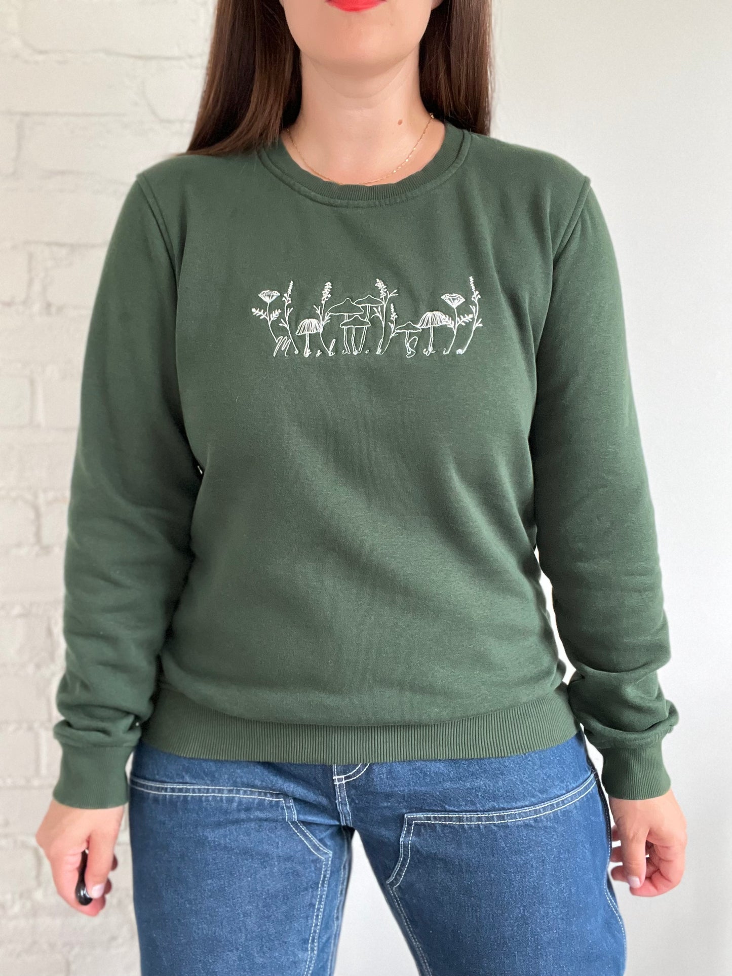 Mushroom Embroidered Crewneck - M