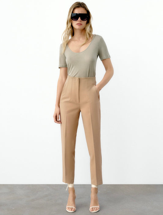 High-Waisted Pleated Pants - M