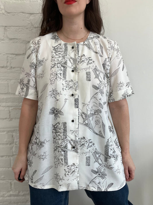 Black & White Illustration Top - XL