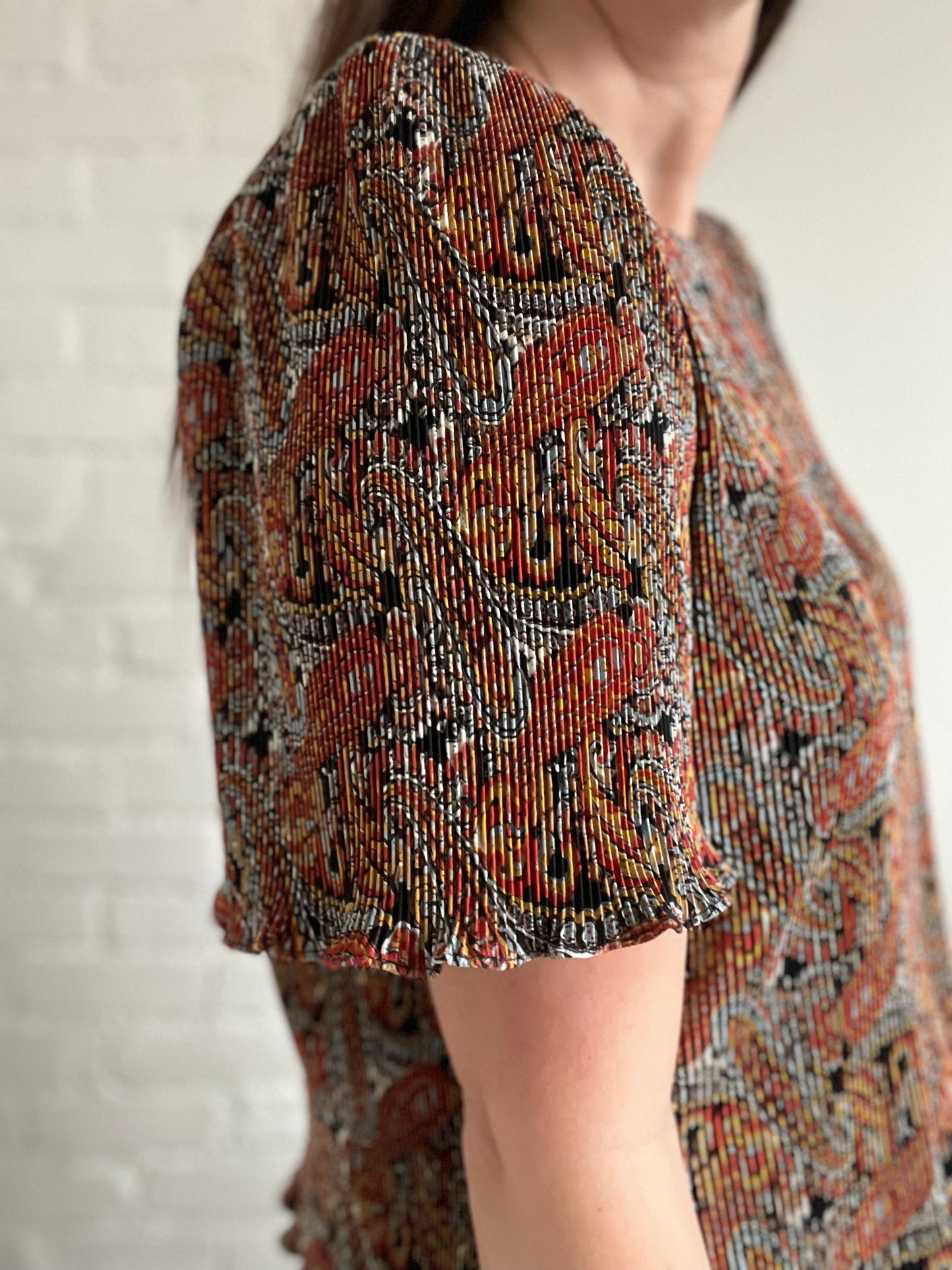 Feminine Paisley Plisse Top - M/L