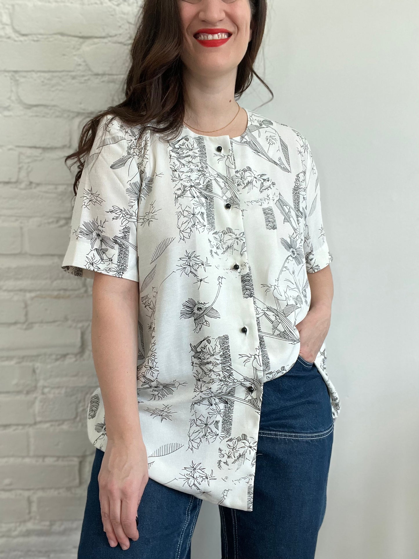 Black & White Illustration Top - XL