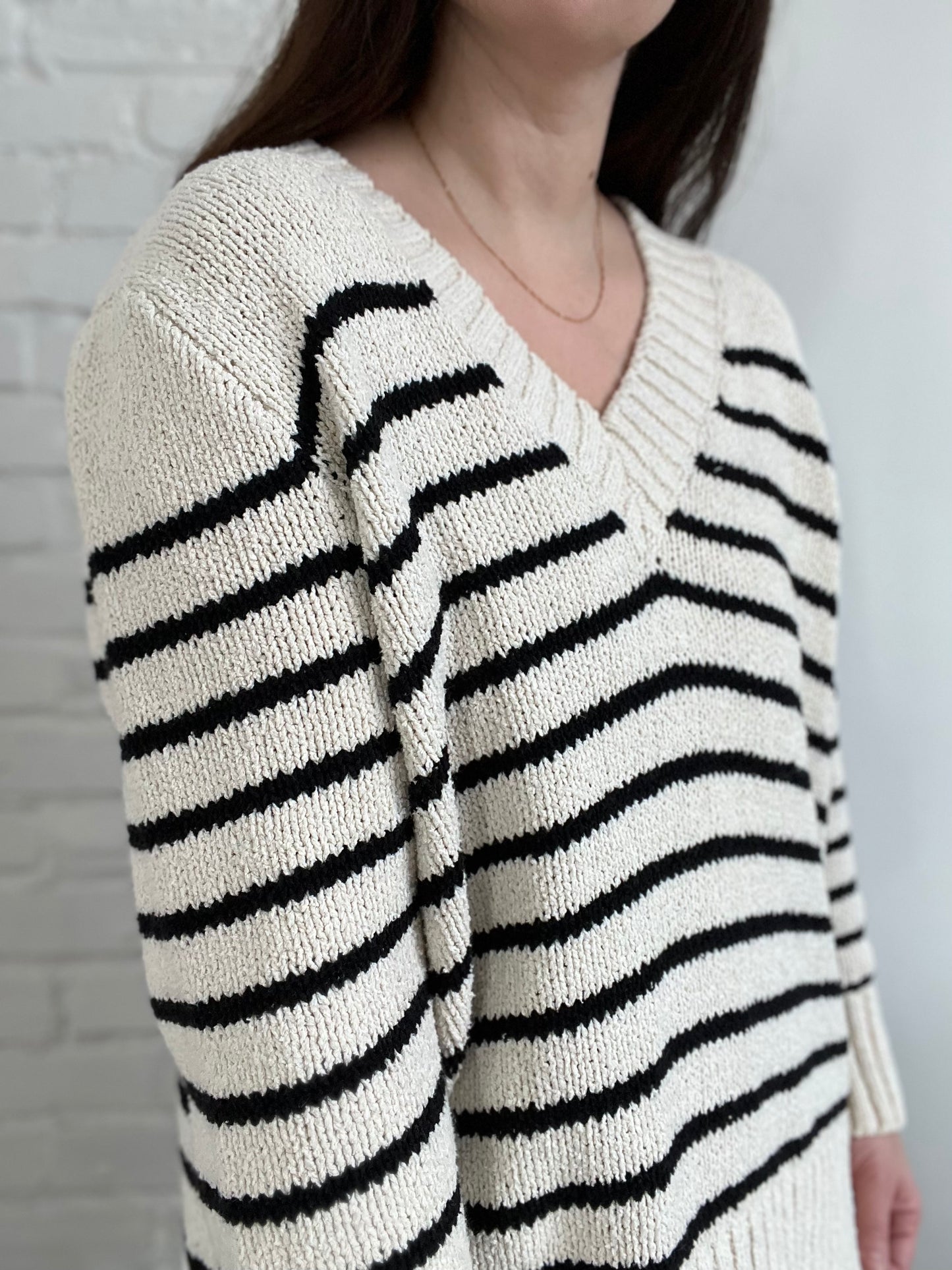 Relaxed Striped V-neck Sweater - M (Oversized)