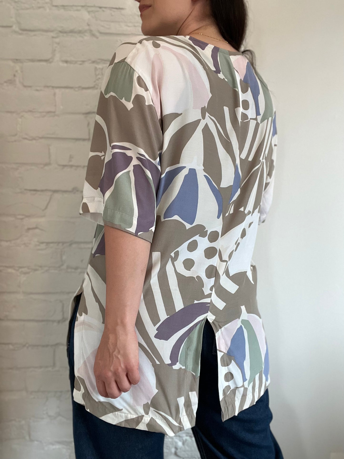 Umbrella Retro Shirt - Size M/L