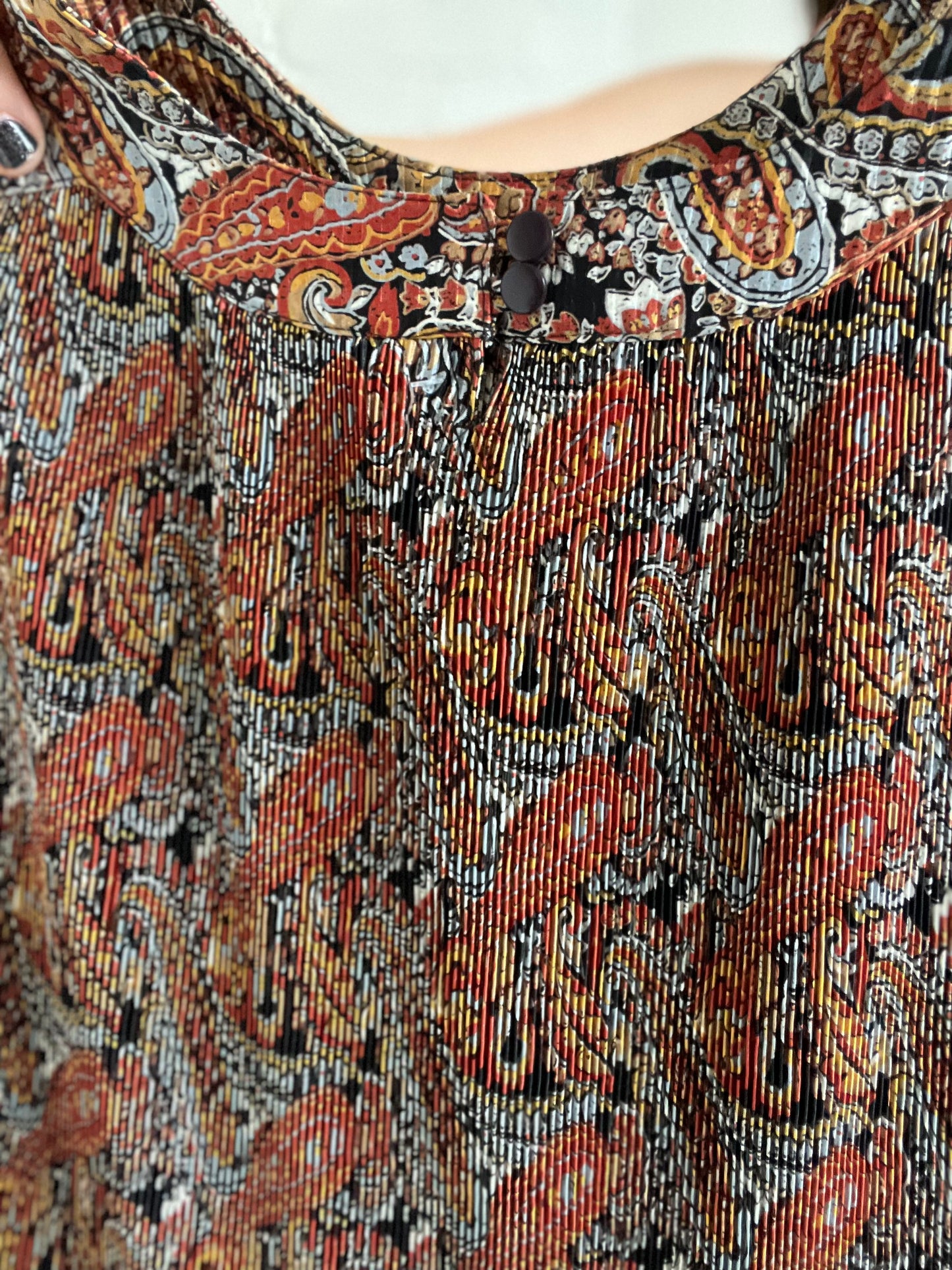 Feminine Paisley Plisse Top - M/L