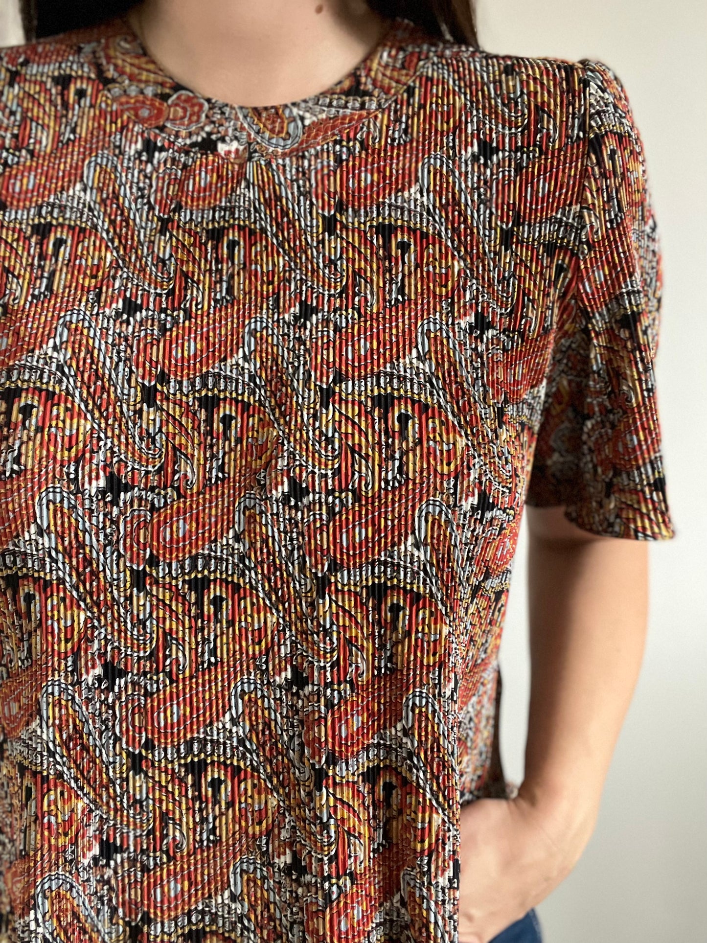 Feminine Paisley Plisse Top - M/L