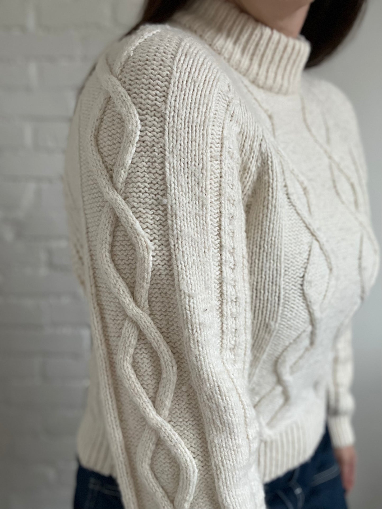 Creamy Cable-knit Classic Sweater - XS