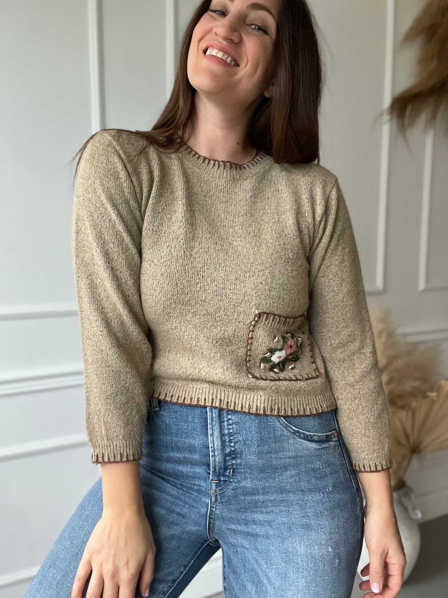 Neutral Crop with Pocket Embroidery - Size S