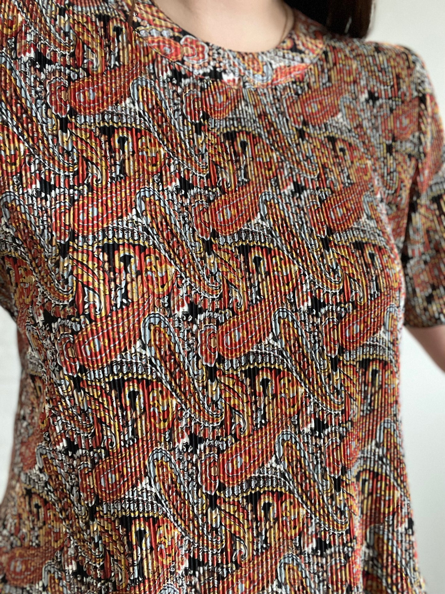 Feminine Paisley Plisse Top - M/L