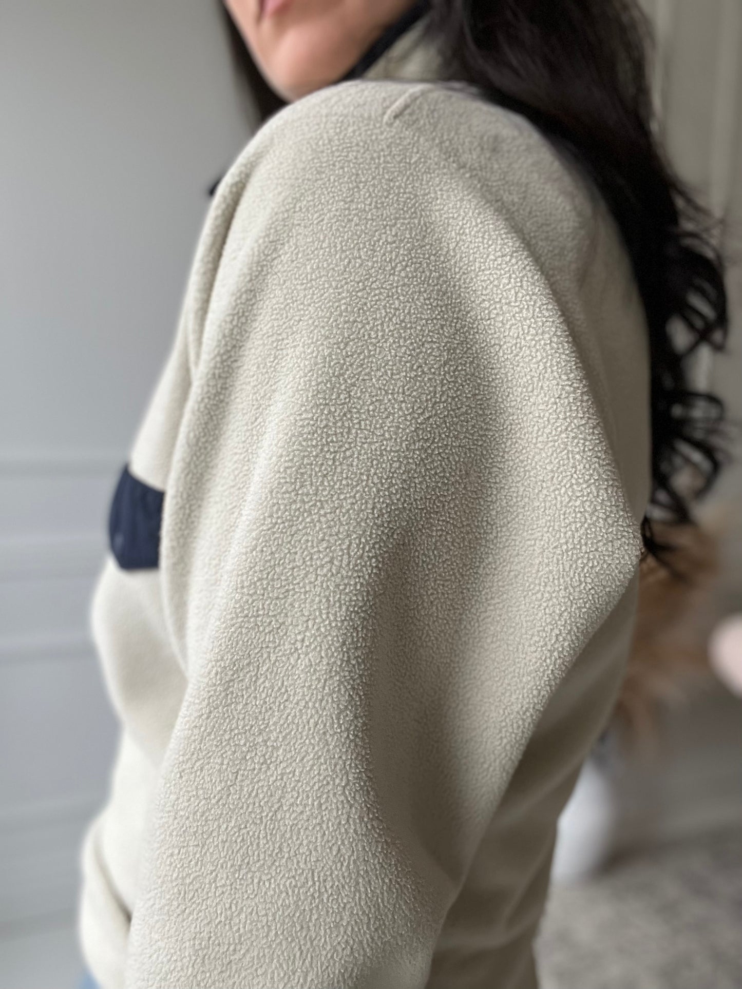 Cream Patagonia Synchilla Fleece - Size M/L