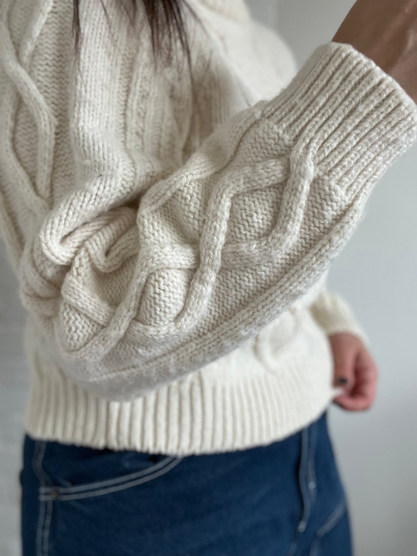 Creamy Cable-knit Classic Sweater - XS