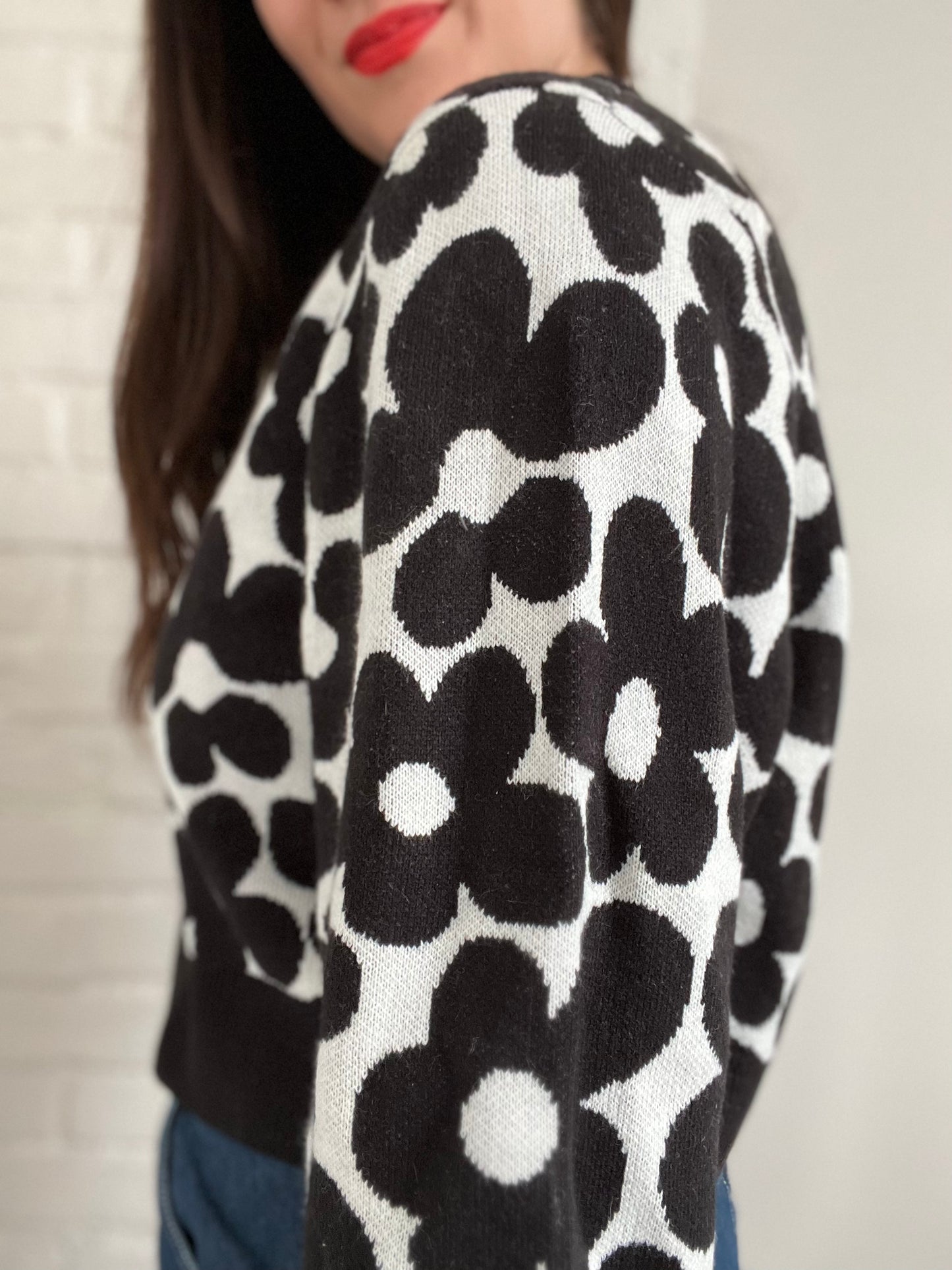 Abstract Floral Crop Sweater - L