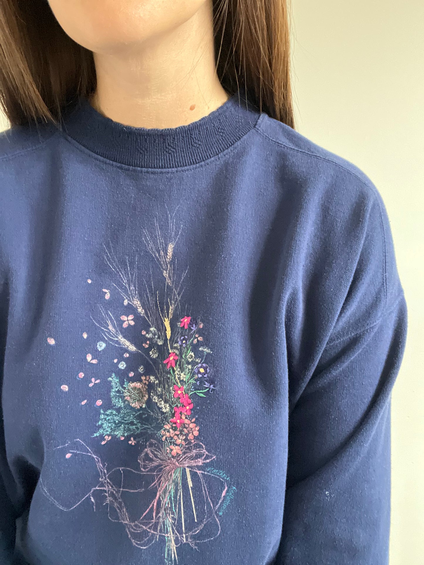 Vintage Flower Bouquet Crewneck - M