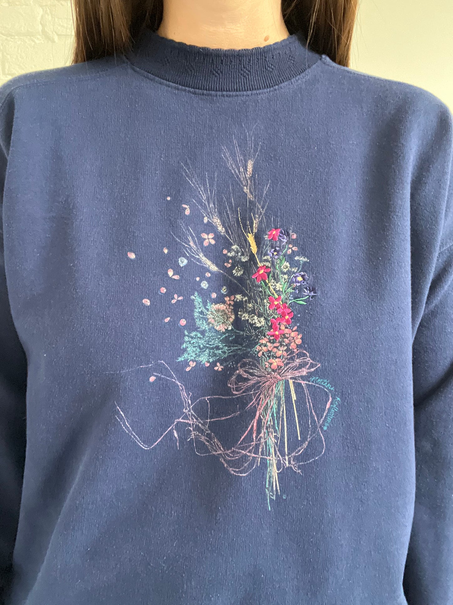 Vintage Flower Bouquet Crewneck - M