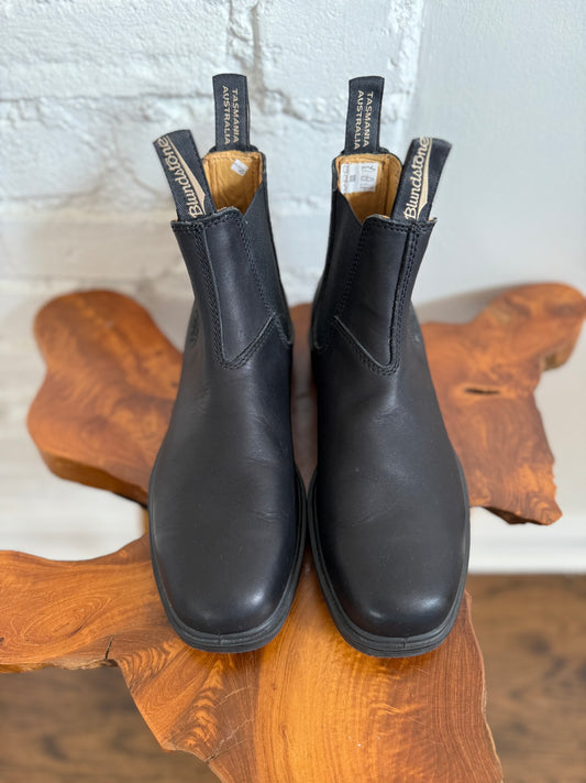NEW Blundstone Chelsea Black Boot - Size 9 Women's
