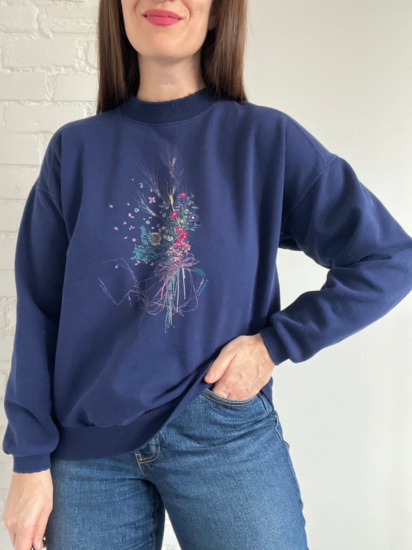 Vintage Flower Bouquet Crewneck - M