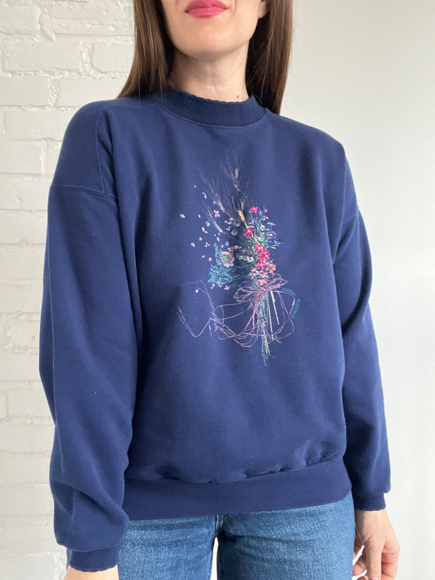 Vintage Flower Bouquet Crewneck - M