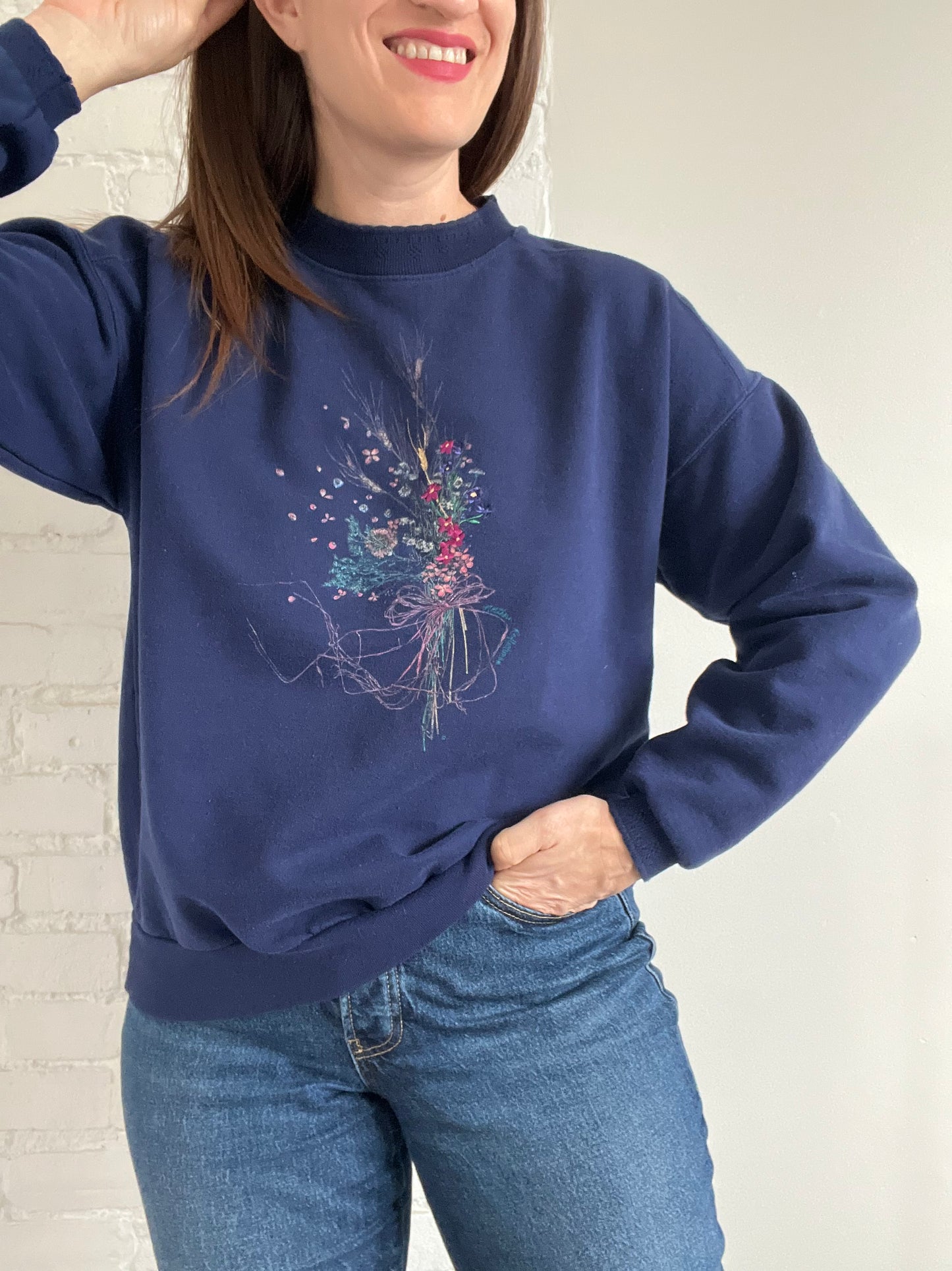 Vintage Flower Bouquet Crewneck - M