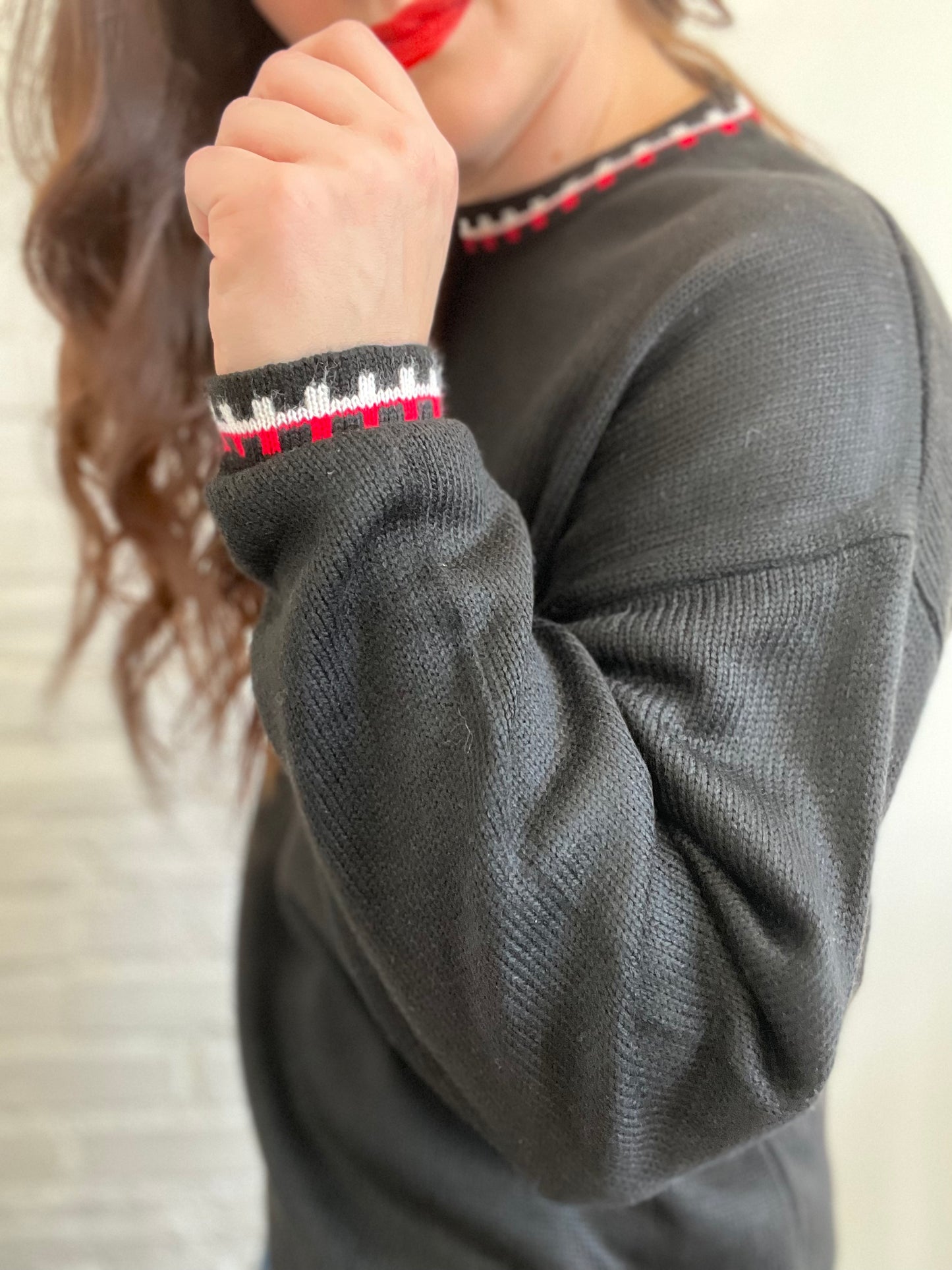 Black & Red Detail Sweater - L