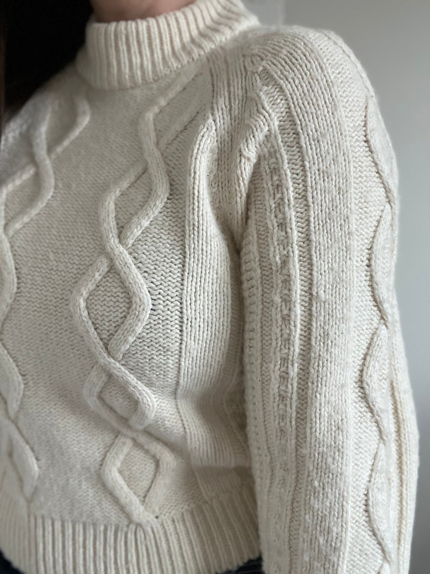 Creamy Cable-knit Classic Sweater - XS