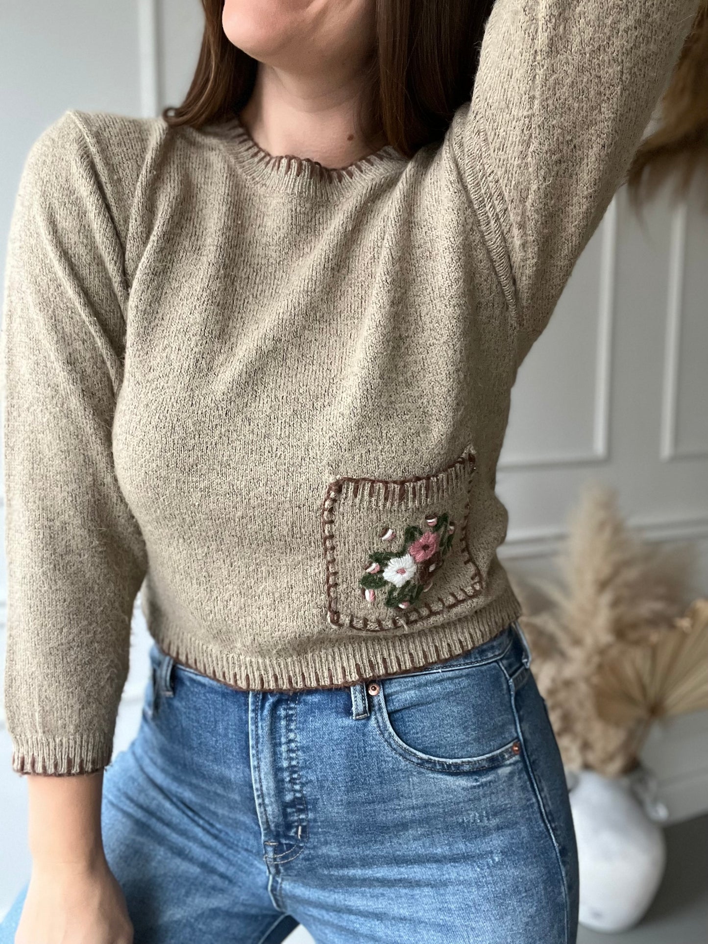 Neutral Crop with Pocket Embroidery - Size S