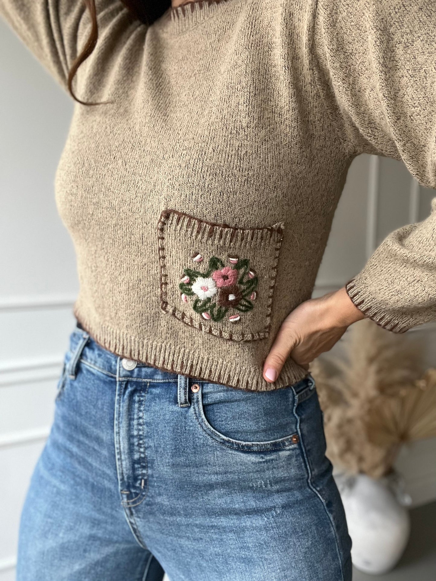 Neutral Crop with Pocket Embroidery - Size S