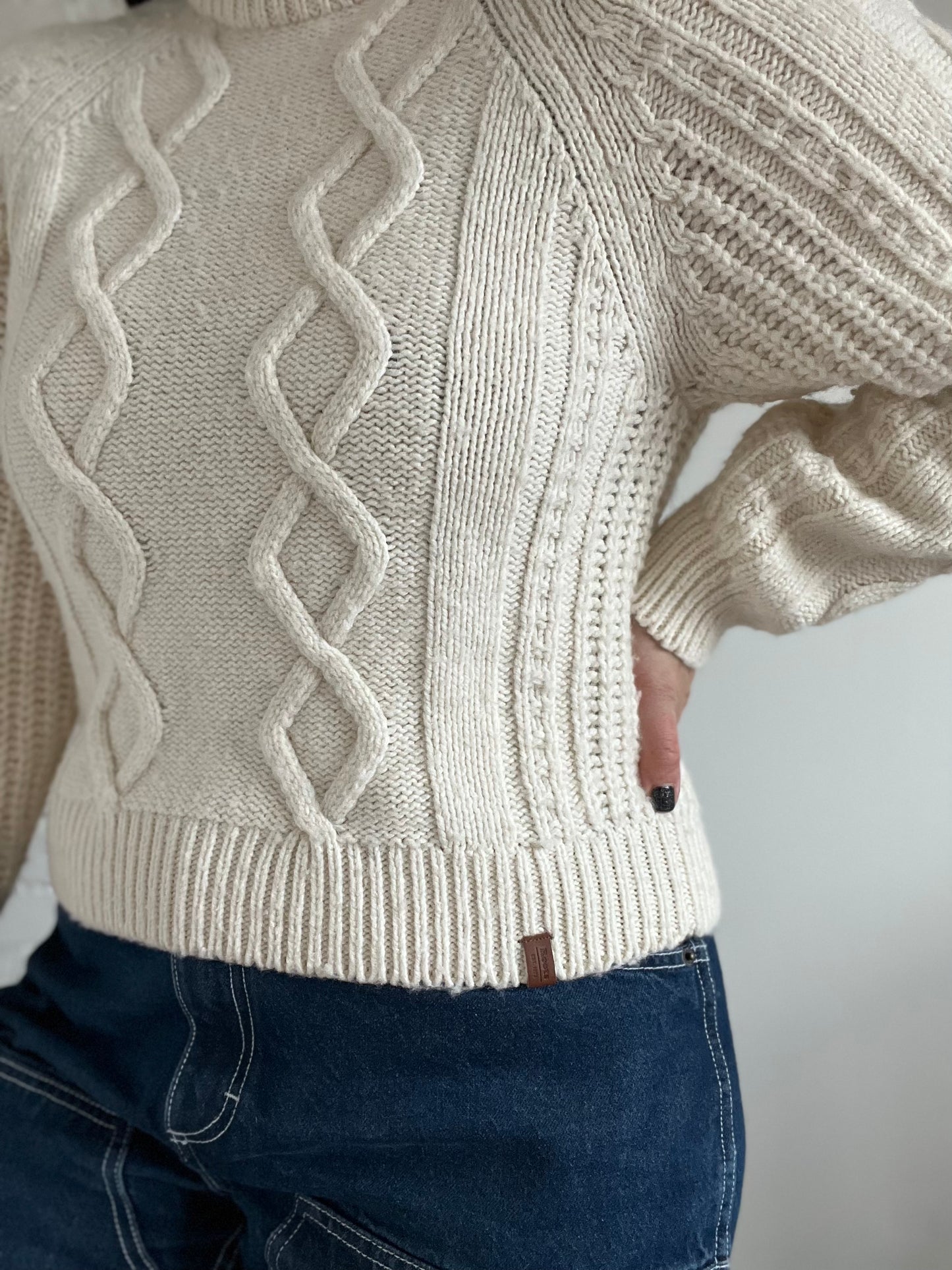 Creamy Cable-knit Classic Sweater - XS