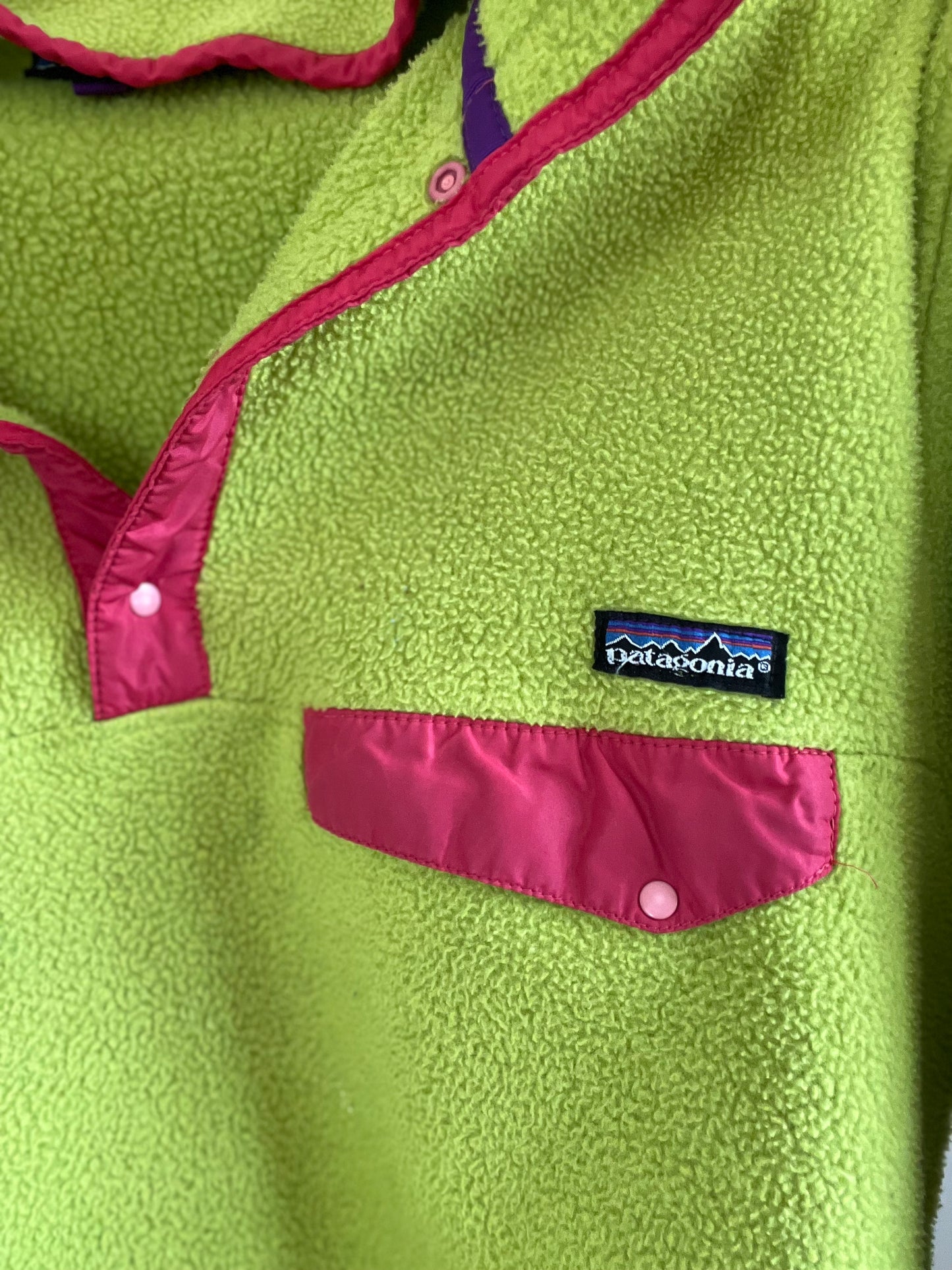 Neon Retro Patagonia - Size M