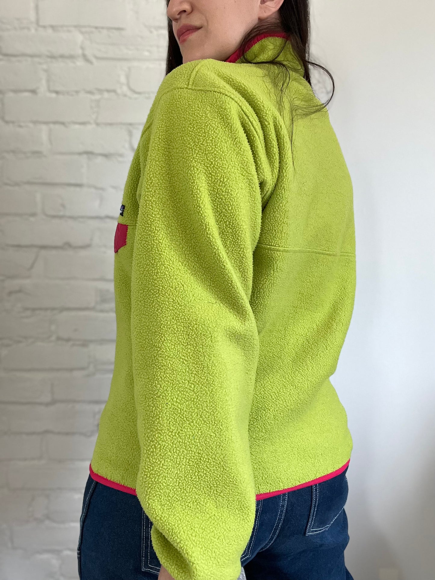 Neon Retro Patagonia - Size M